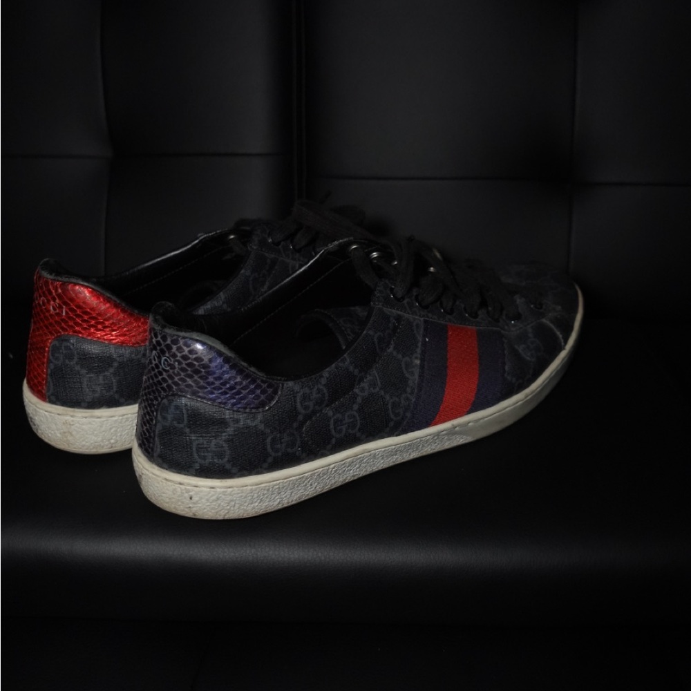 Gucci Men's Sneakers in Black with Red and Purple Details